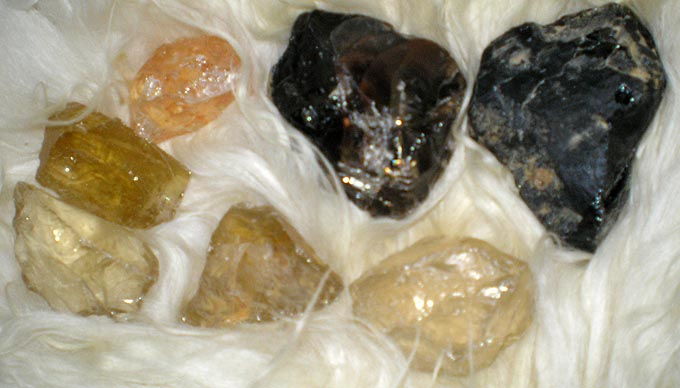 Кварц кристаллический - горный хрусталь, аметист, цитрин, морион ::Самоцветы и драгоценные камни Украины, СНГ :: Камни и минералы, горныепороды :: Свойства камней и минералов